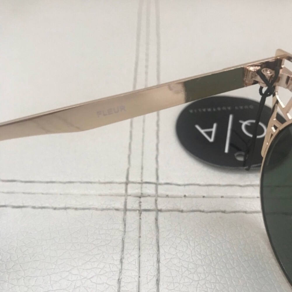 Quay Fleur classic gold cat-eye trendy sunglasses - Picture 8 of 8
